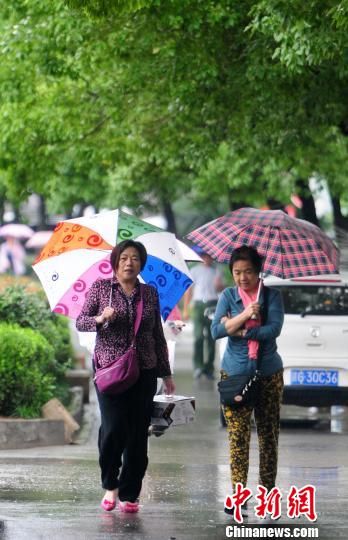 江西九江气温大幅跳水 创7月历史最低温度