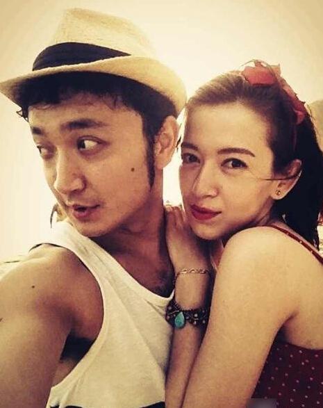 央视主持人尼格买提与娇妻私照曝光