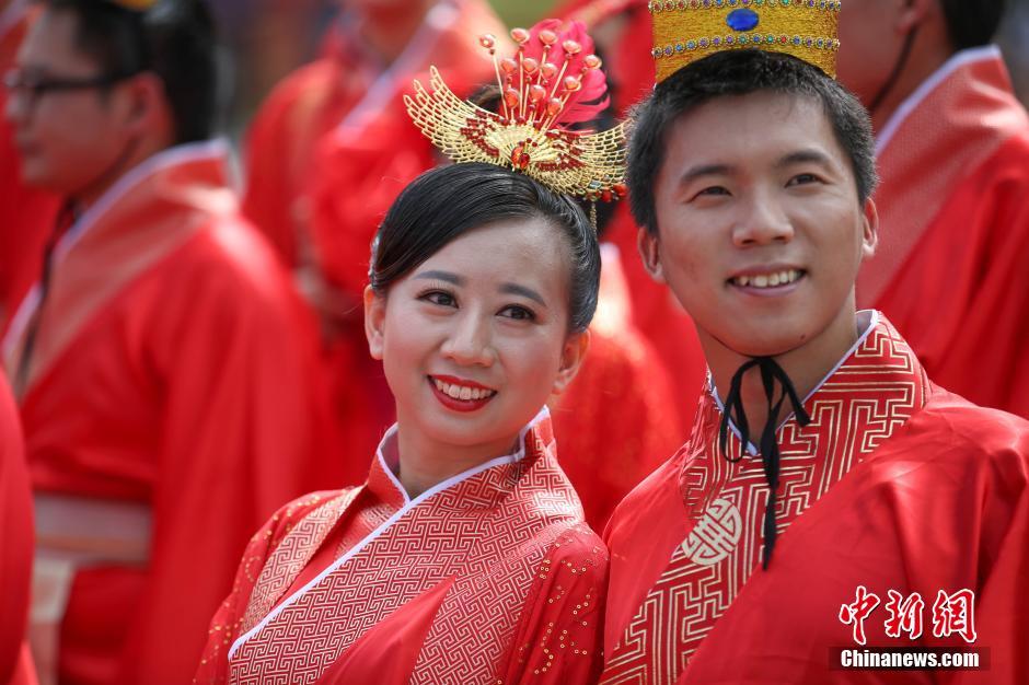 贵阳68对新人集体举行“中华婚礼”