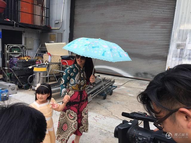 Angela拍戏李湘王岳伦做跟班 首次担任女一号