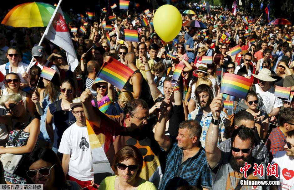 匈牙利举办同性恋游行 男版