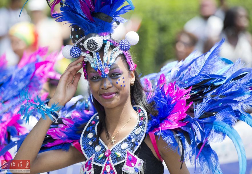 加拿大举行加勒比狂欢节游行