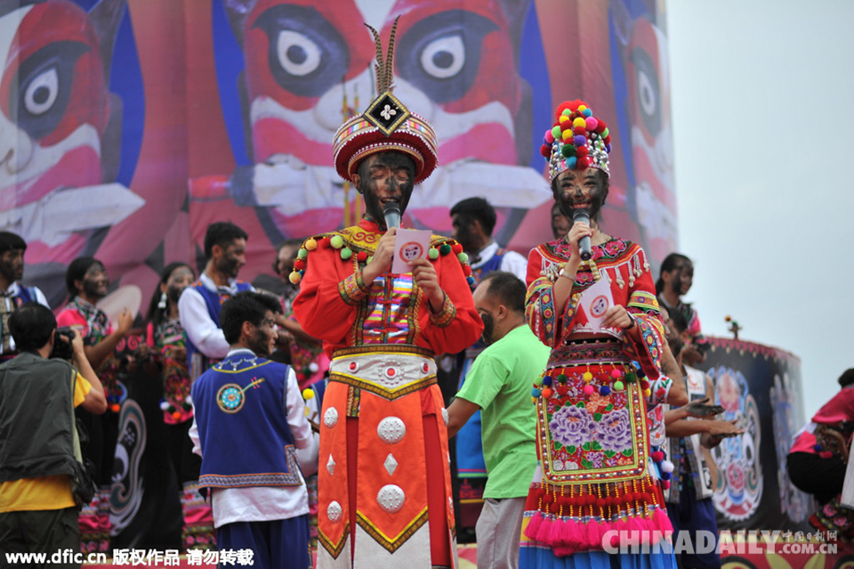 云南丘北“花脸节”疯狂开幕 警察被“抹黑”[2]- 中国日报网