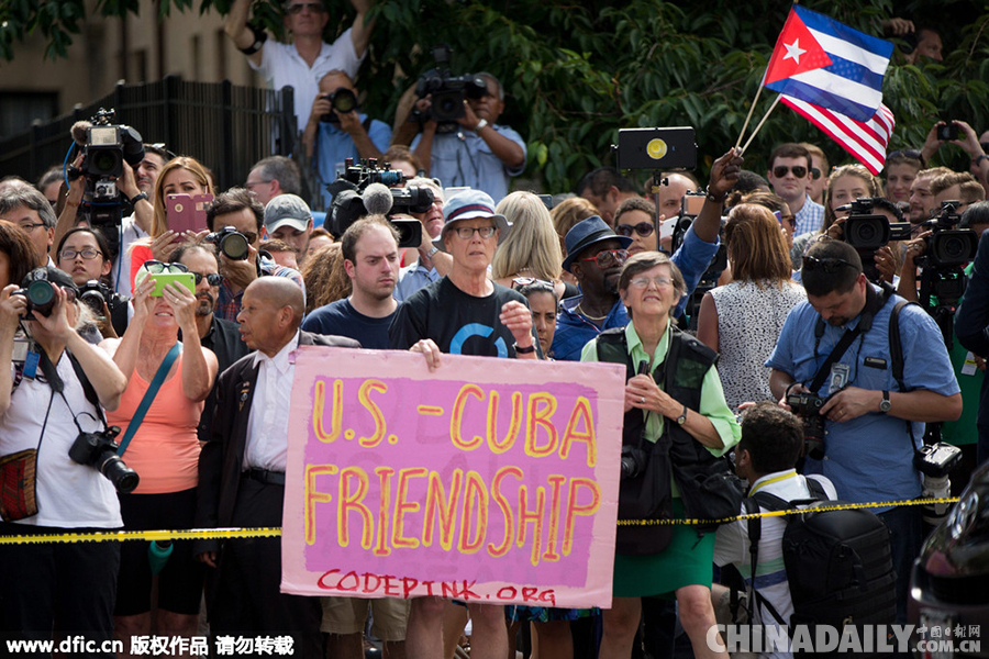 古巴驻美国使馆开馆 古巴外长亲手升起国旗