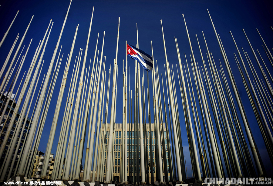 古巴驻美国使馆开馆 古巴外长亲手升起国旗