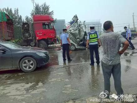 邯郸发生重大车祸？两大车前后挤压面包车致1死5伤