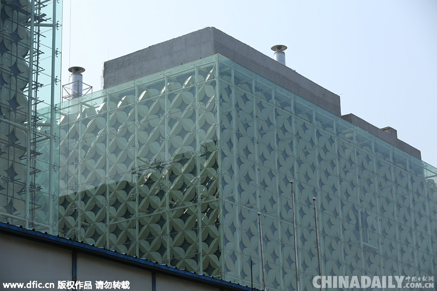 沈阳惊现“铜钱大楼”