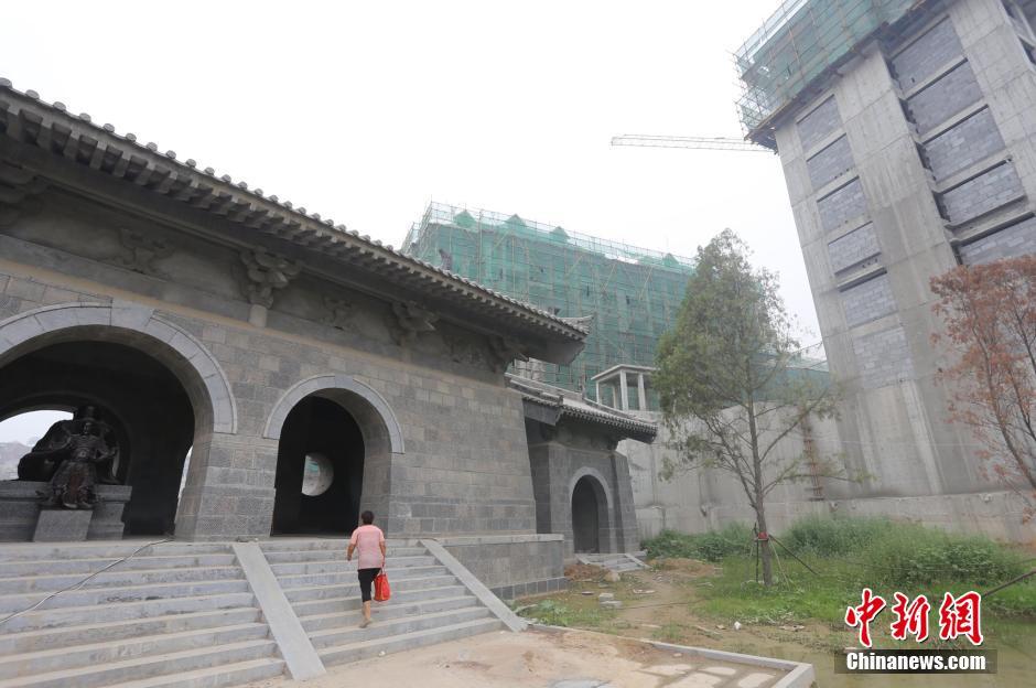 郑州千年古寺被工地包围 清修之地不宁静