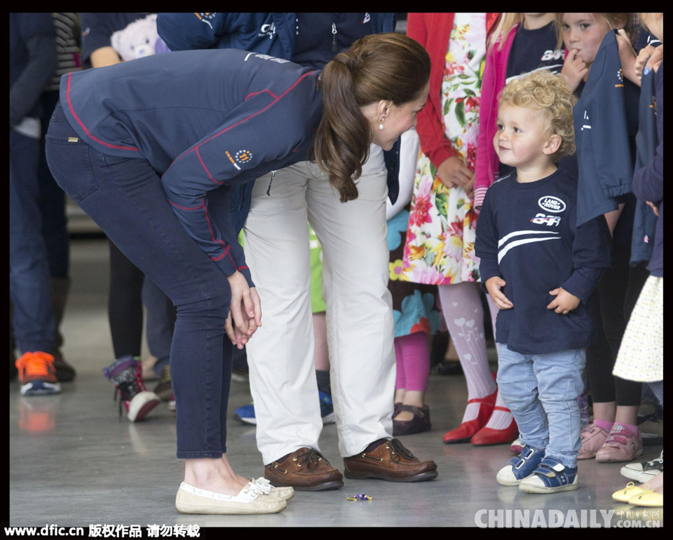 凯特王妃出席美洲杯帆船赛活动 频逗宝宝母爱泛滥