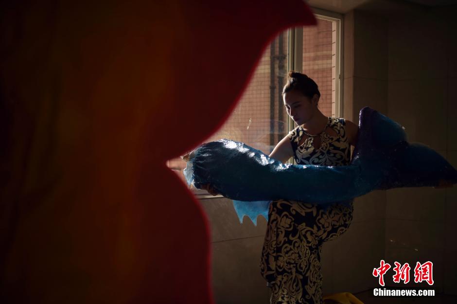 图片故事：重庆女孩的“人鱼梦”