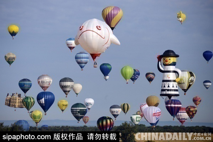 法国洛林世界最大热气球节 数百热气球缤纷升空