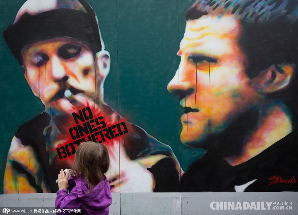 欧洲最大街头涂鸦节 英女王行纳粹礼遭恶搞