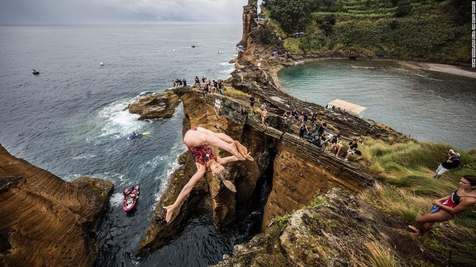 惊心动魄 看世界各地高台跳水比赛