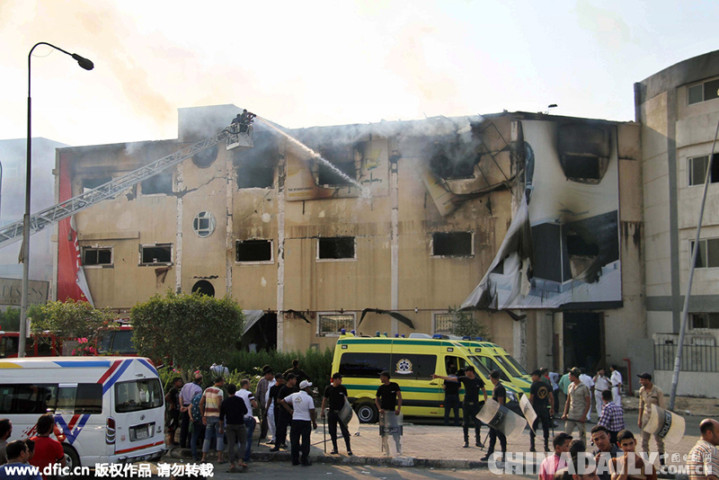 埃及一家具厂发生火灾 已致25死22伤