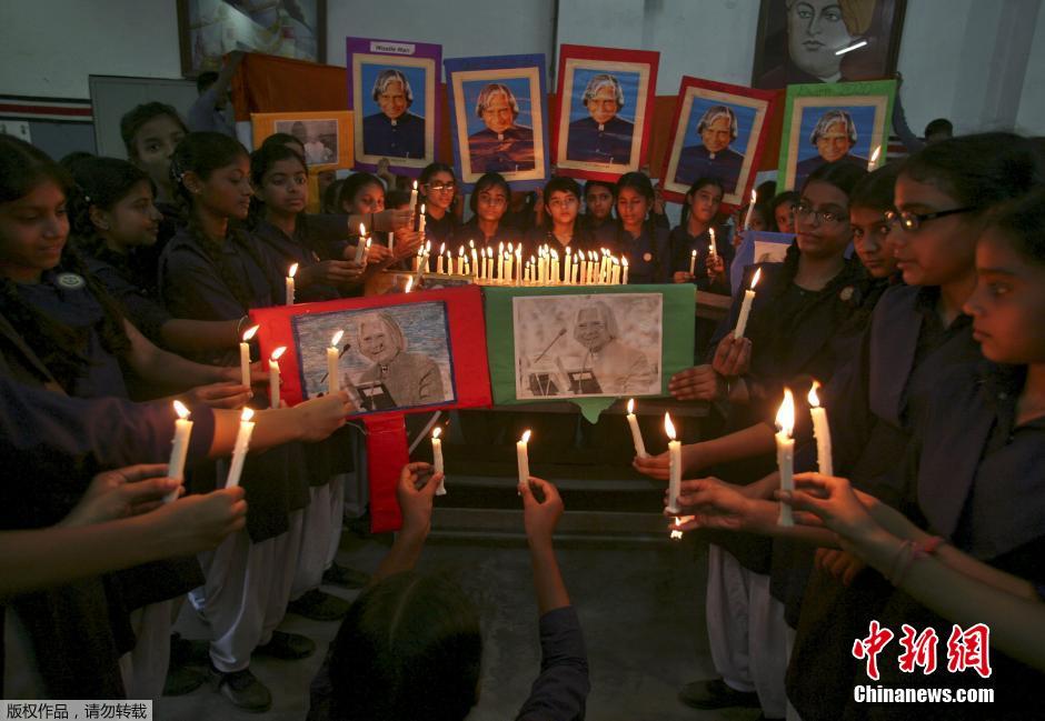 印度前总统卡拉姆去世 政府为其举行国葬