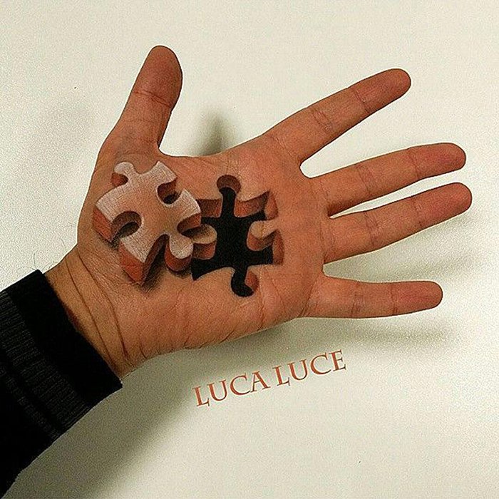 意大利艺术家在手掌上创作逼真三维画