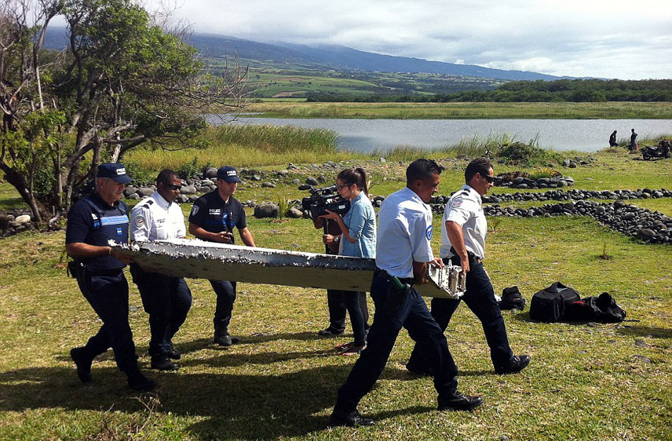 疑似MH370残骸地发现中国矿泉水瓶