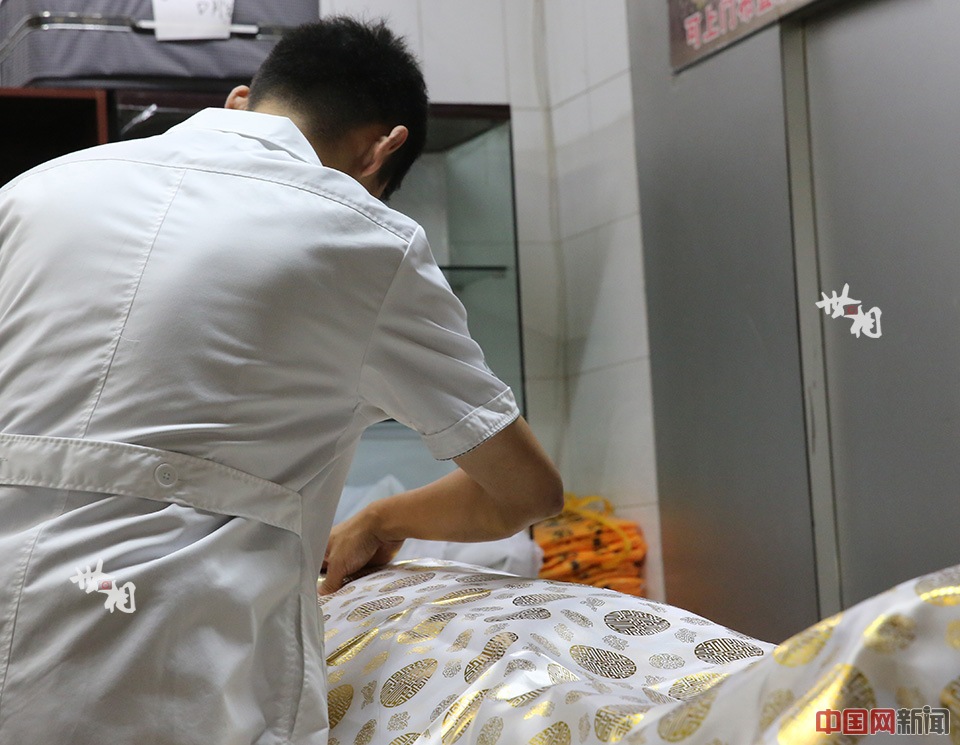 图片故事：北京小伙的殡葬事业