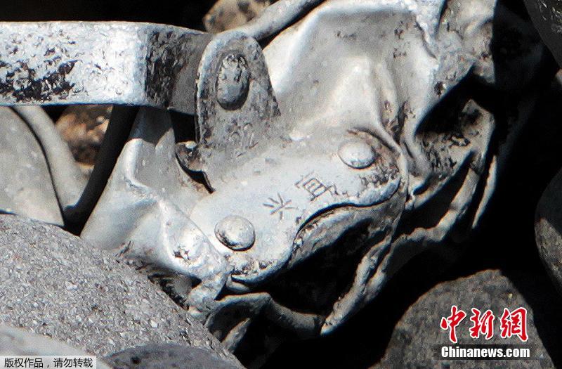 疑似马航MH370金属残片被发现 刻有“宜兴”两字