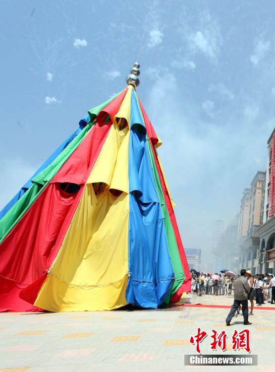 江西造出世界最大“巨伞” 耗资70万