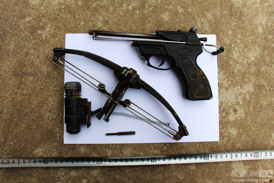 偷狗贼被抓现场：砍伤警察 毒镖射伤村民