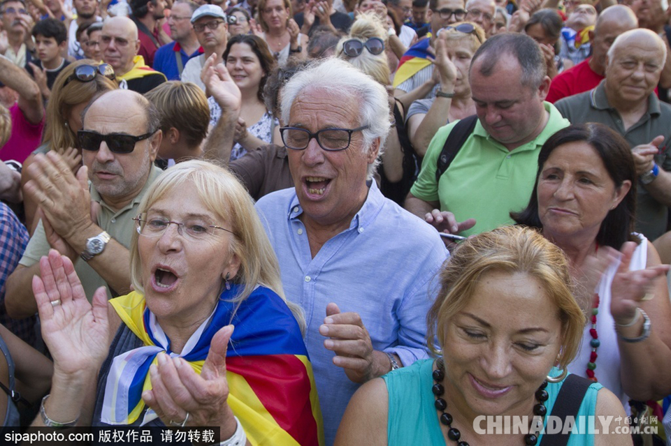 西班牙数万民众集会支持加泰罗尼亚地区独立
