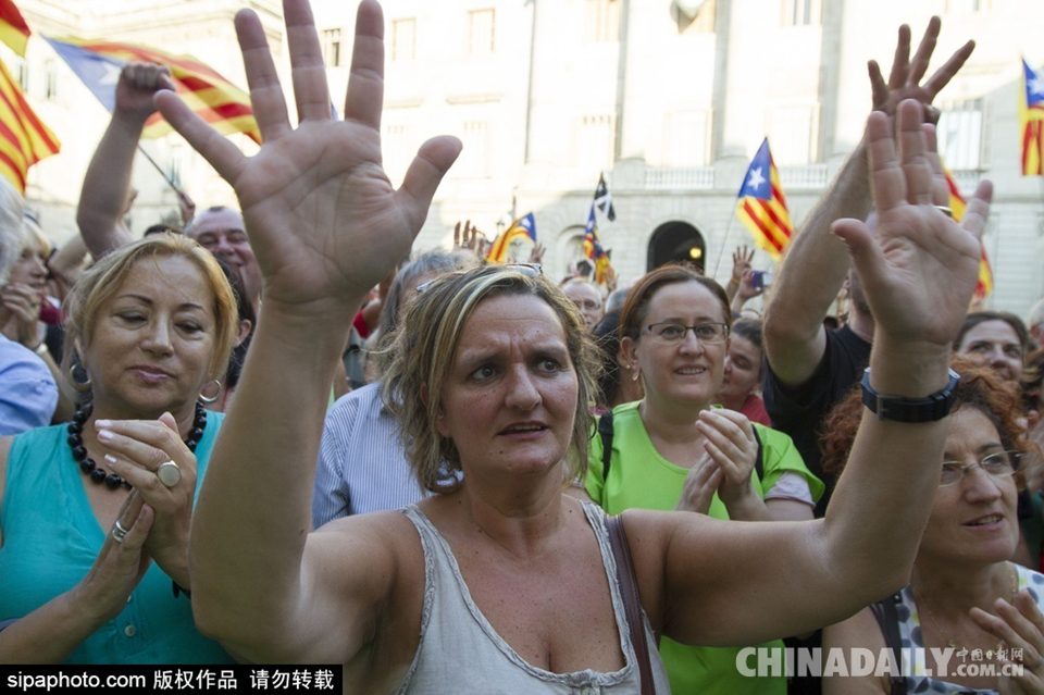 西班牙数万民众集会支持加泰罗尼亚地区独立