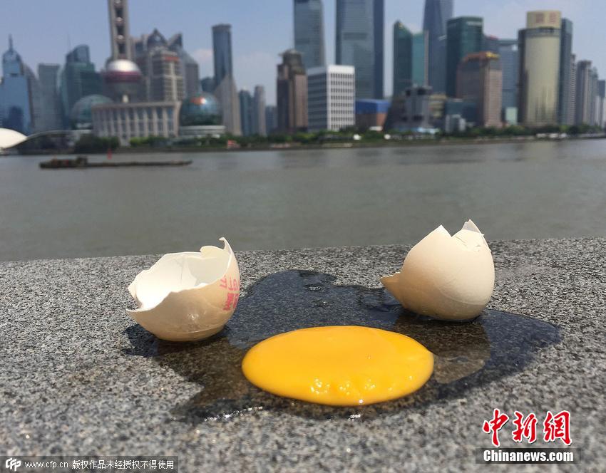 上海气温直逼40度 外滩地面可煎鸡蛋