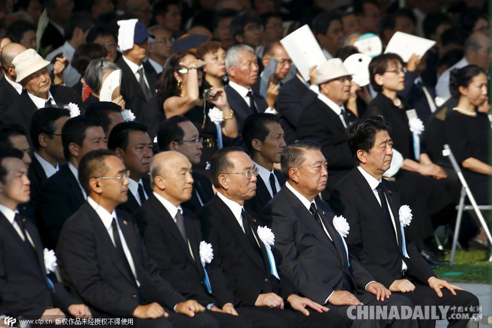 广岛举行原子弹爆炸70周年纪念活动 安倍出席