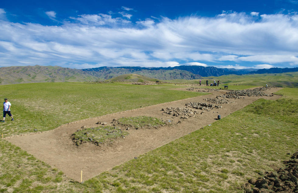 新疆昌吉州木垒县境内发现2000多年前古墓群