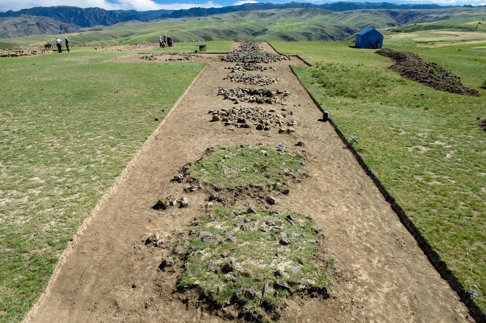 新疆昌吉州木垒县境内发现2000多年前古墓群