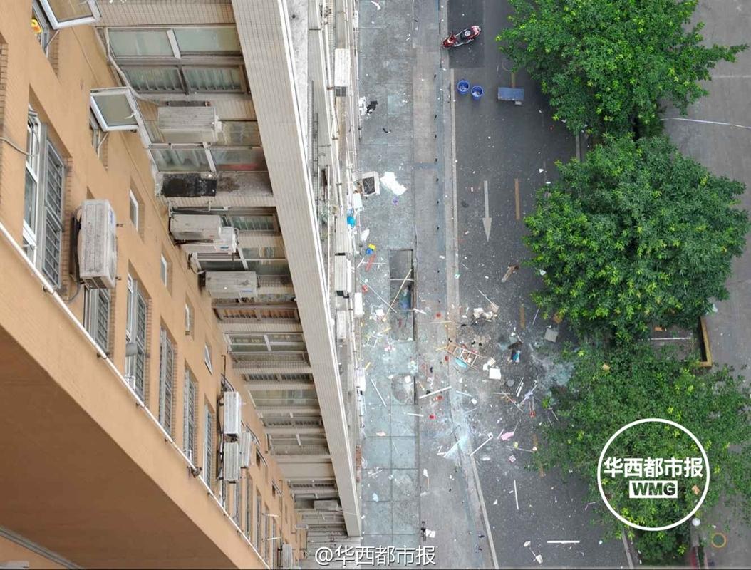 成都一小区发生爆炸 上下6层楼玻璃被震碎