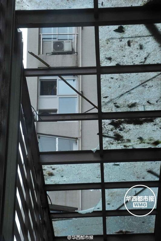 成都一小区发生爆炸 上下6层楼玻璃被震碎