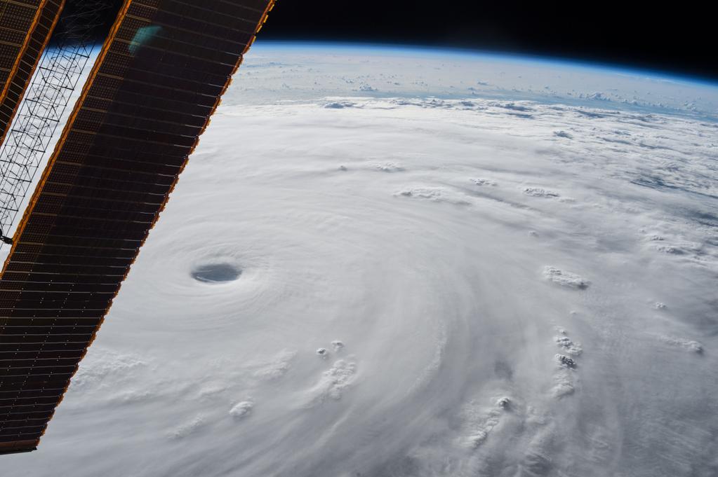 NASA公布太空拍摄台风苏迪罗影像