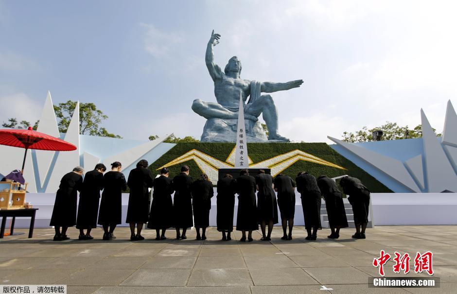长崎原子弹爆炸70周年 日本民众纪念遇难者