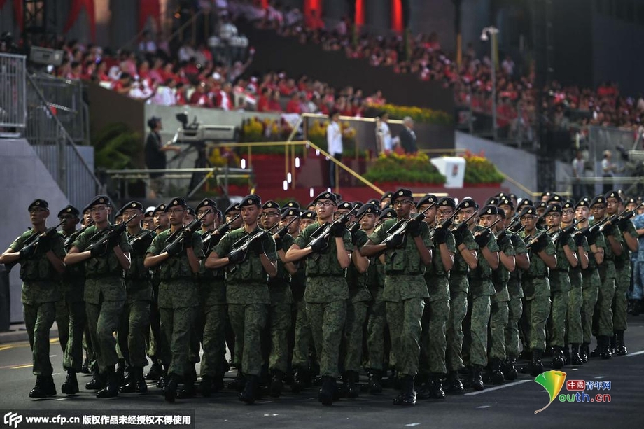 新加坡阅兵庆祝国家独立50周年