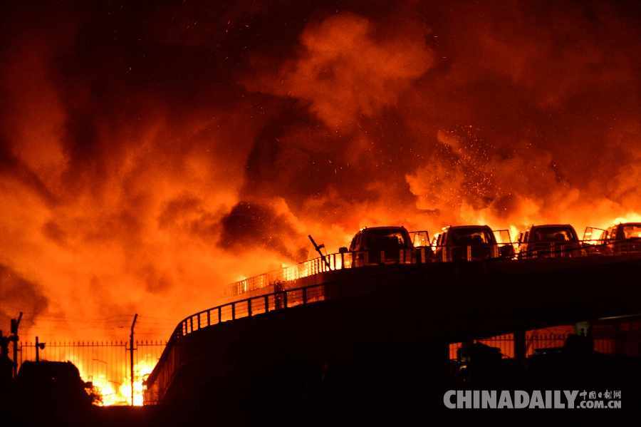 天津爆炸事故中受伤群众在医院接受治疗