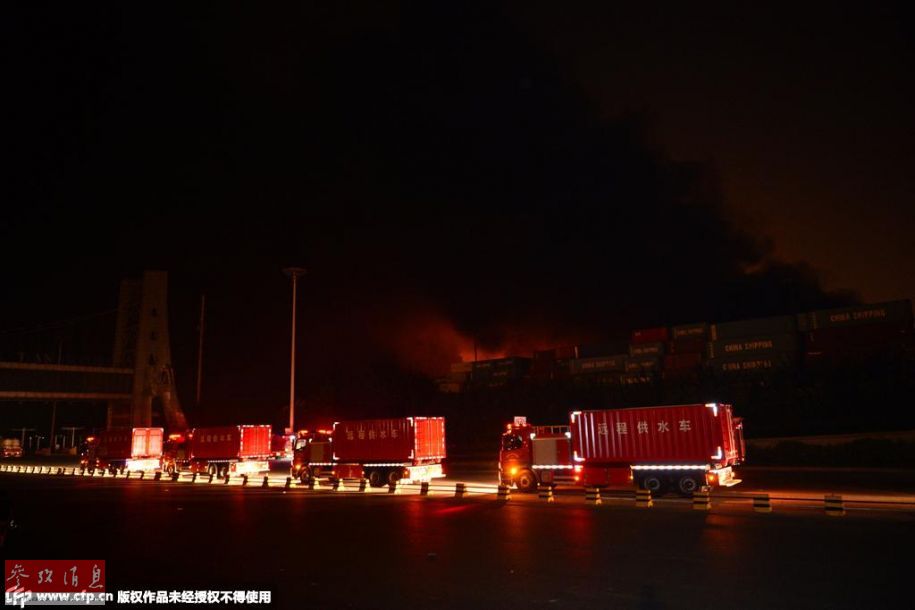 天津爆炸多辆消防车被炸毁 3名消防员遇难