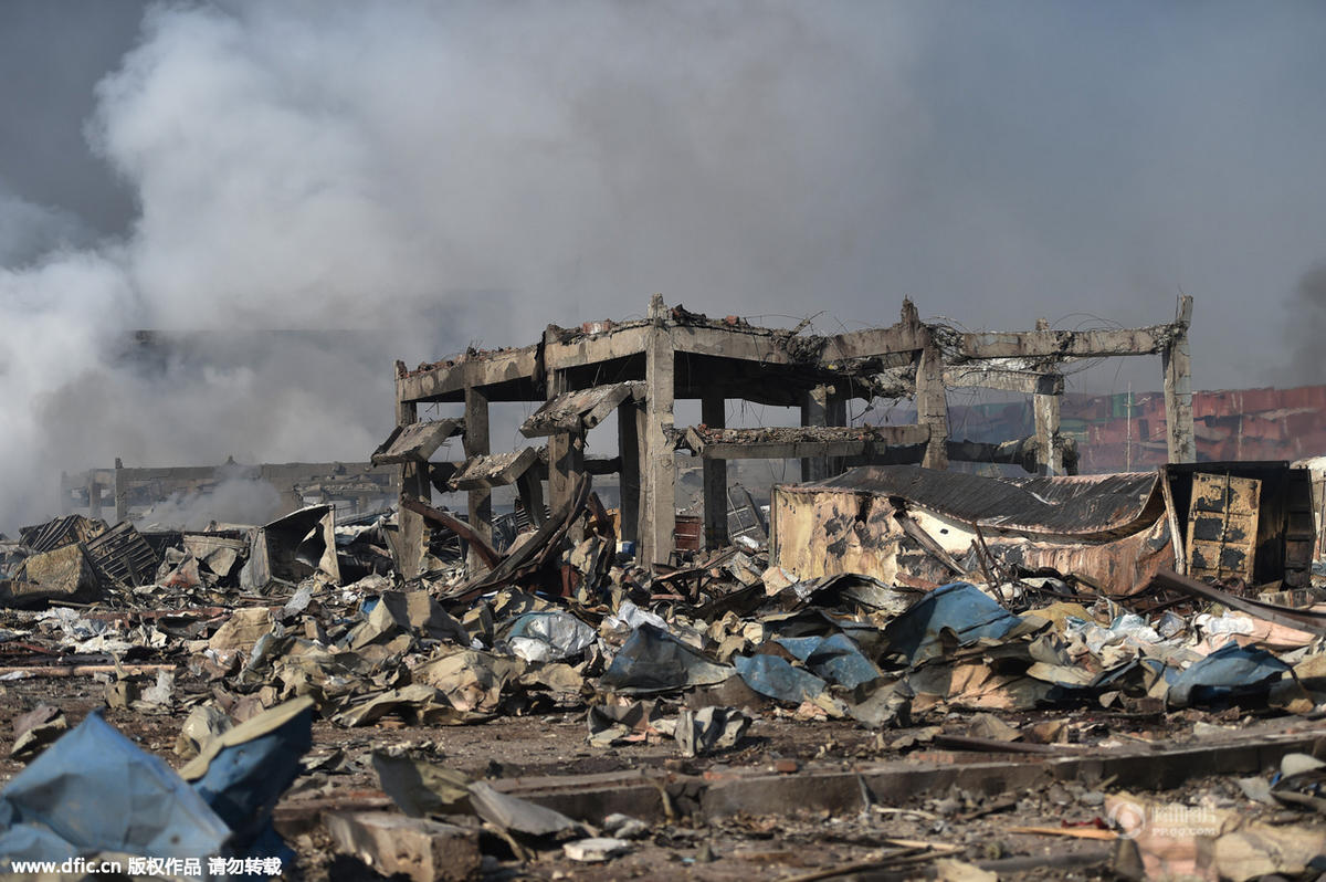 摄影师进入天津爆炸核心区 大楼被掏空