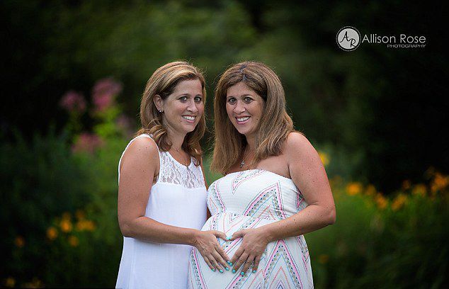 姐姐患乳腺癌 双胞胎妹妹做“代孕妈妈”
