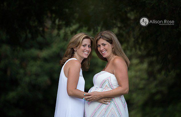 姐姐患乳腺癌 双胞胎妹妹做“代孕妈妈”