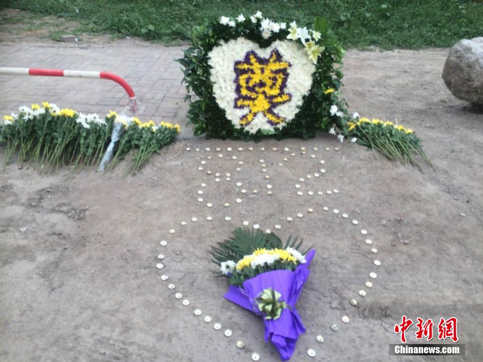 天津各界哀悼特大火灾爆炸事故遇难者
