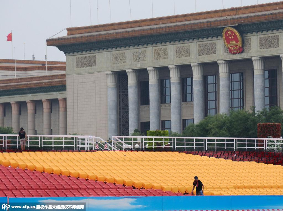 北京天安门广场阅兵观礼台首亮相 分成不同颜色