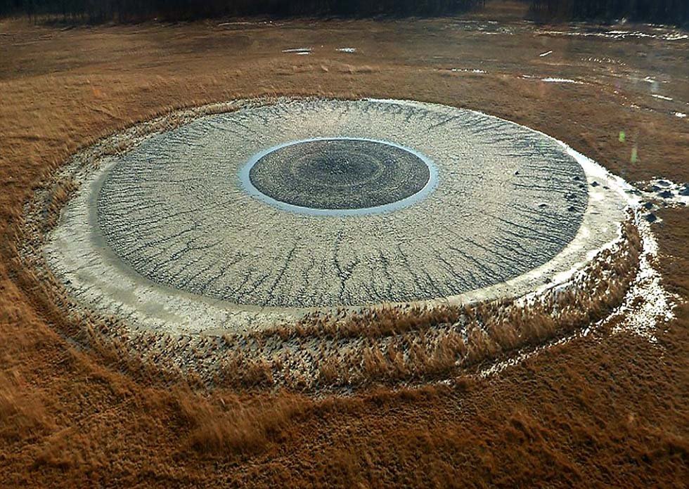 组图：俄罗斯泥火山壮观如人类眼球