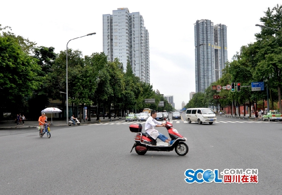 都市里的“闪送族”：外卖派送员