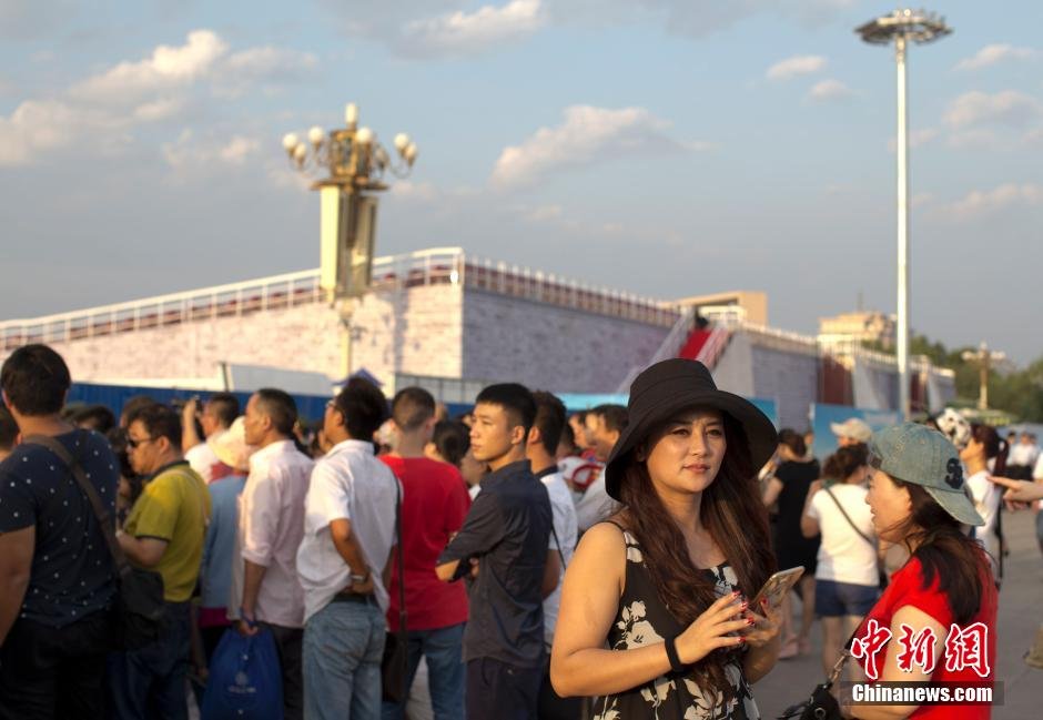 组图：北京阅兵进入倒计时 天安门广场紧张施工