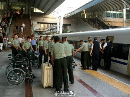 部分抗战老兵乘坐高铁抵达北京