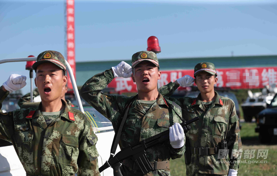 武警部队数千官兵誓师保盛会