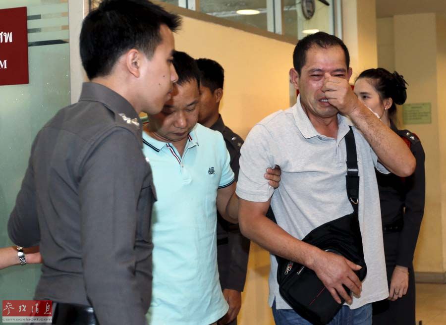 泰国爆炸案中国遇难者家属认领遗体