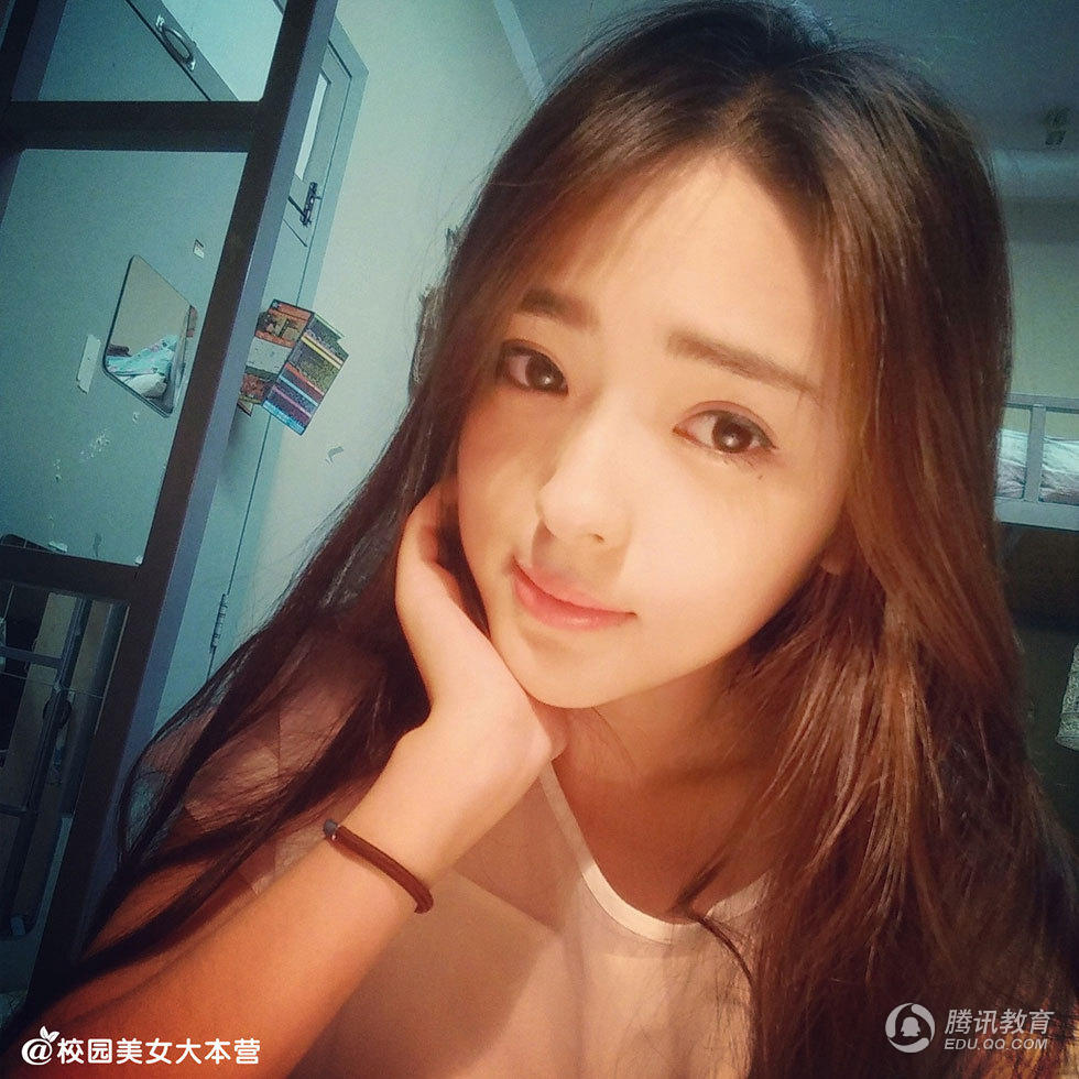 校园女神来袭 央美女生张鹤怡神似郭碧婷